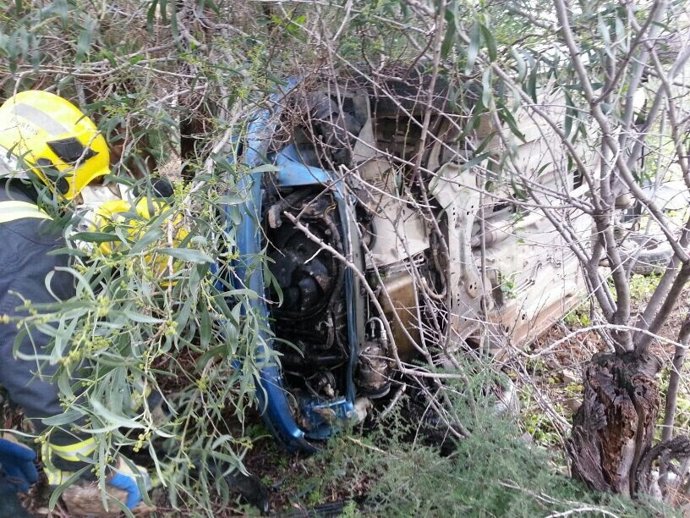 Imagen de un vehículo volcado accidente tráfico 