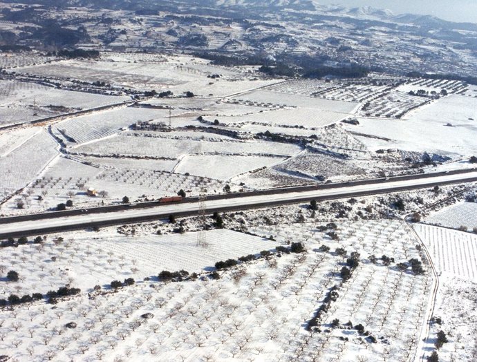 Foto de archivo de carretera nevada en Catalunya