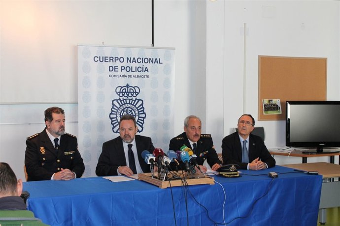 Labrador en rueda de prensa en Albacete