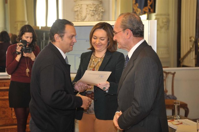 El alcalde de Málaga y la concejala de Economía, Hacienda y Personal