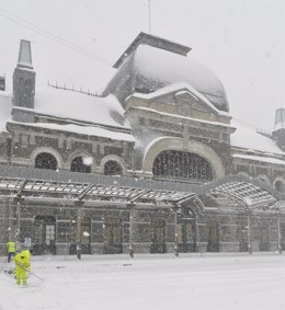 Estación de tren de Canfranc, tras la nevada caída este lunes