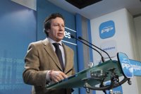 PP ve compatible y ético que Aguirre, con la que no han hablado, presida el PP de Madrid y pase al sector privado