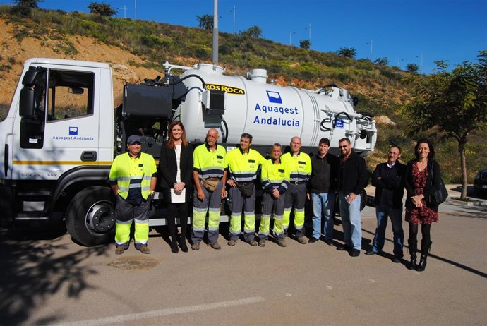 Estepona llega al ecuador del plan de limpieza del alcantarillado