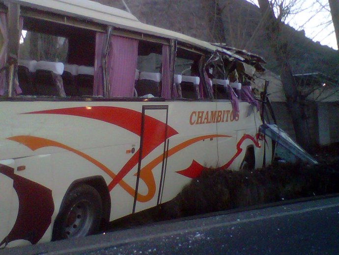 Imagen del autobús escolar accidentado en Xàtiva