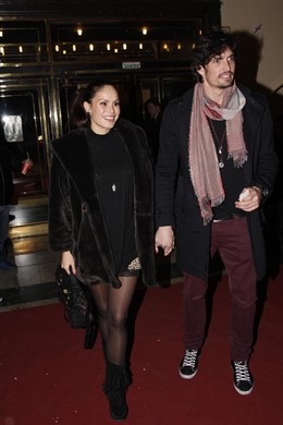 Una pareja de futuros padres muy felices