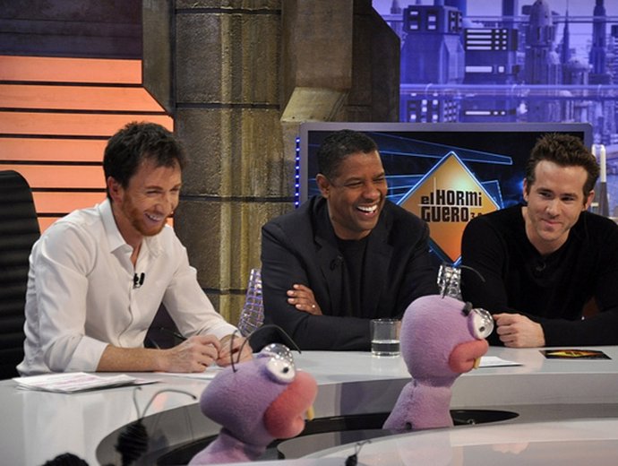Denzel Washington y Ryan Reynolds en 'El Hormiguero'