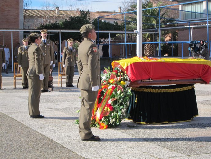 Honras fúnebres por el sargento muerto