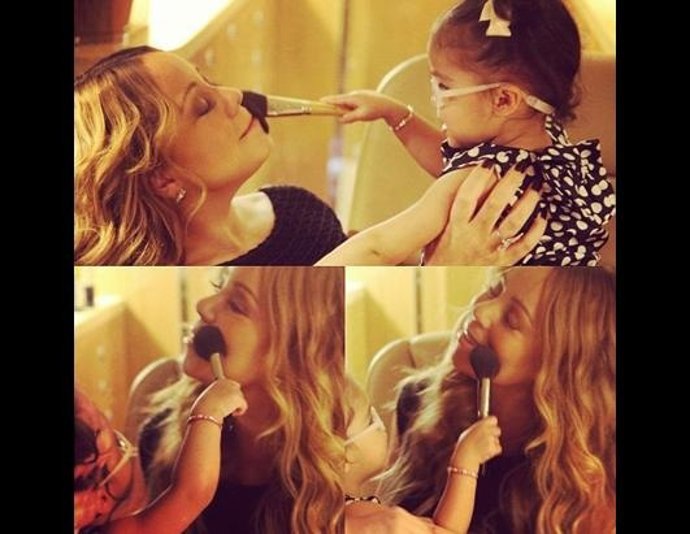 Mariah Carey jugando junto a su pequeña