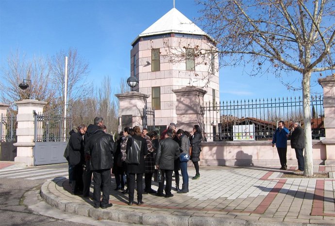 Delegados sindicales se concentran a las puertas de la Junta
