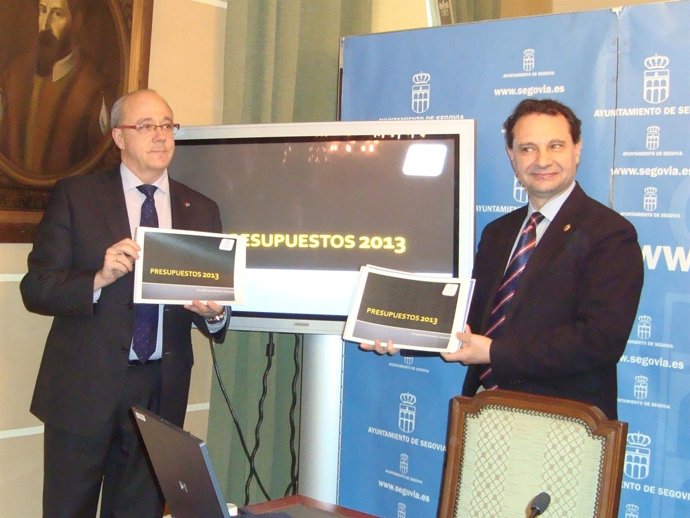 Arahuetes (d) y rehuera muestran los presupuestos.