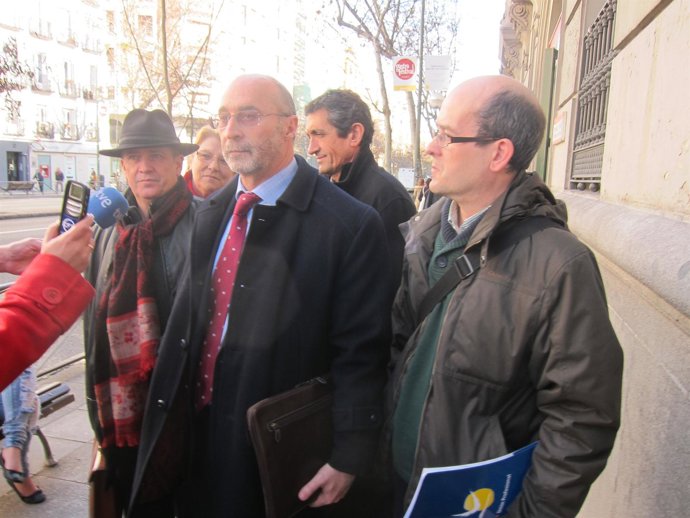 Representantes sindicales a la salidad de la Mesa Sectorial