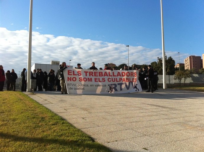 Imagen de archivo de una concentración de trabajadores frente a RTVV
