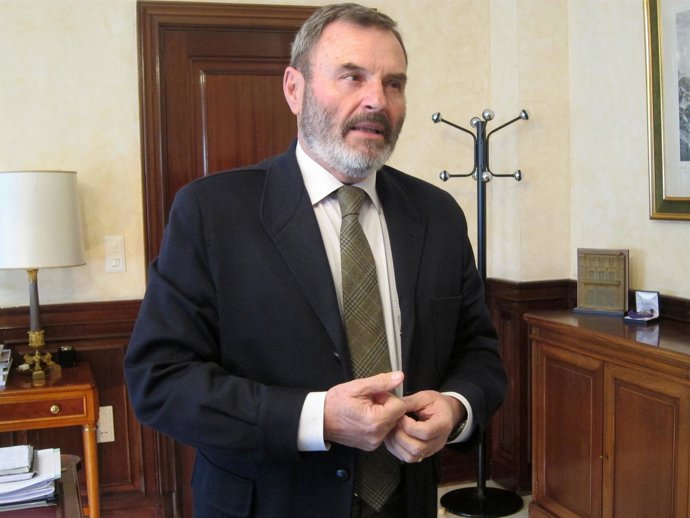 El subdelegado del Gobierno en Jaén, Juan Lillo, antes de atender a la prensa.