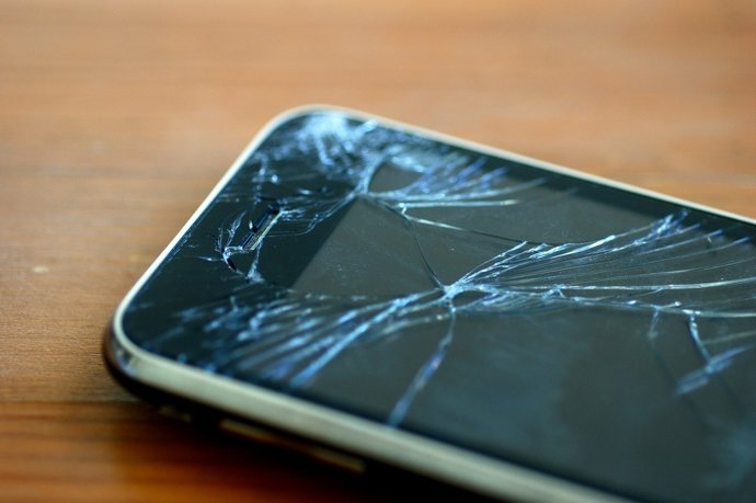IPhone con pantalla rota