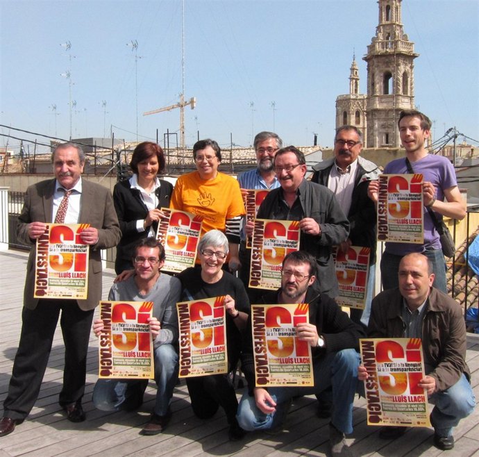 Miembros De ACPV Y Otras Entidades A Favor De La Señal De TV3 En La Comunitat