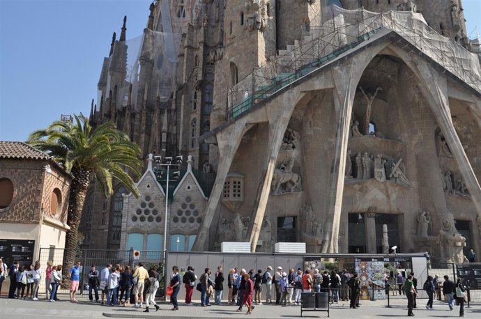 Largas Cola En La Sagrada Familia