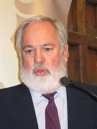Arias Cañete anuncia que el 90% de los ingresos obtenidos de la subasta de emisiones se destinará a renovables 