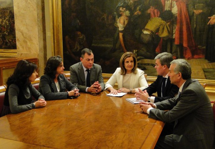 Reunión entre Fátima Báñez y Fernández de Moya