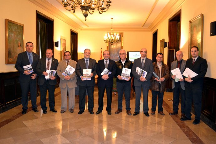 El pte de la Diputació de Lleida, J.Reñé, y ptes de consejos comarcales