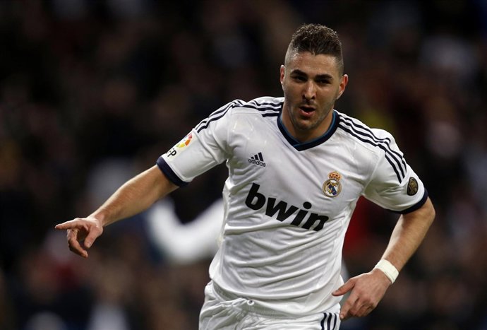Benzema celebra un gol ante el Valencia