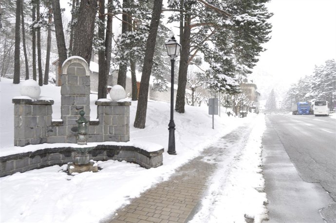 La nieve afecta a varias localidades altoaragonesas