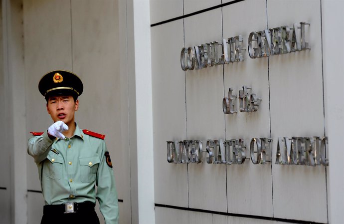 Policía custodia a Bo Xilai