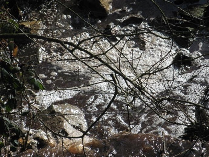Vertido Residual En El Río Villar
