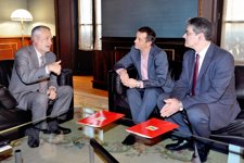 Griñán con Castro y Pérez Tapias en la negociación del pacto por Andalucía