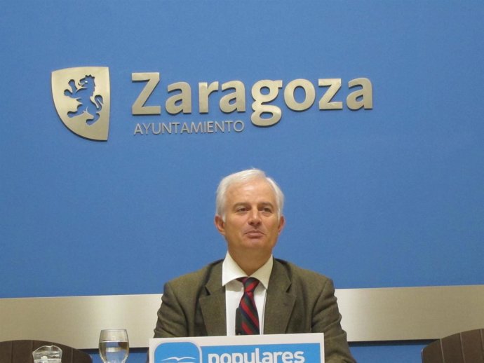 El portavoz del grupo municipal del PP, Eloy Suárez