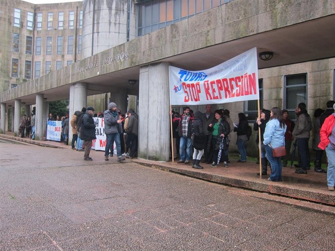 Concentración contra la imputación de la sindicalista Laura Bugalho