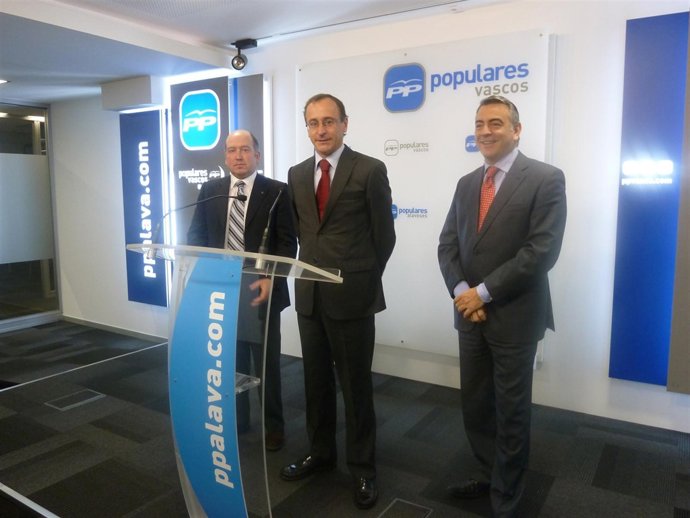 De izauierda a derecha, Carmelo Barrio, Alfonso Alonso y Javier de Andrés.