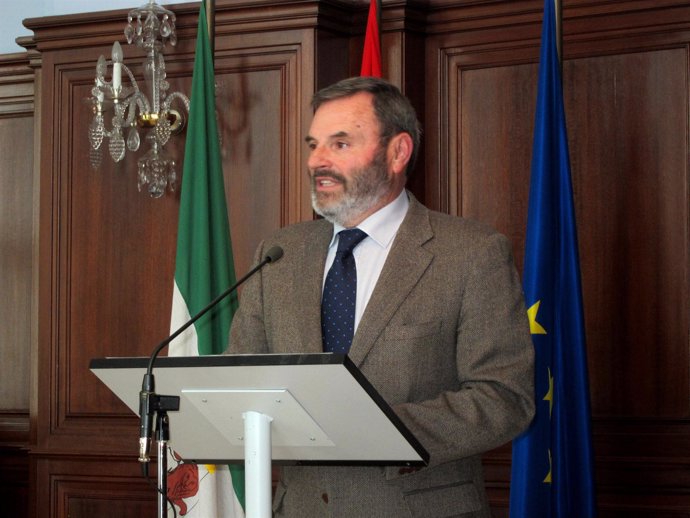 El subdelegado del Gobierno en Jaén, Juan Lillo, en la rueda de prensa.