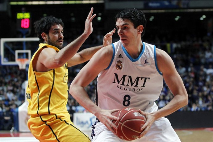 Roberto Guerra (herbalife Gran Canaria) y Carlos Suárez (Real Madrid)