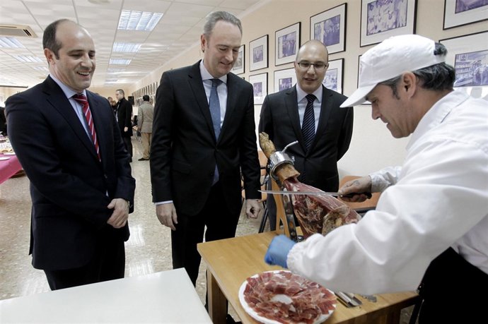 Fabra en su visita a Cárnicas