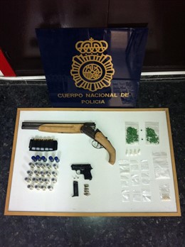 Armas y droga intervenidas por la Policía Nacional