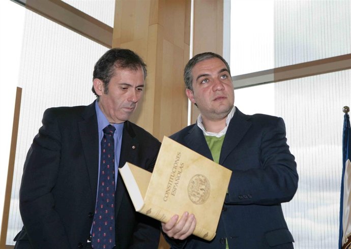 Elías Bendodo y Javier Lara