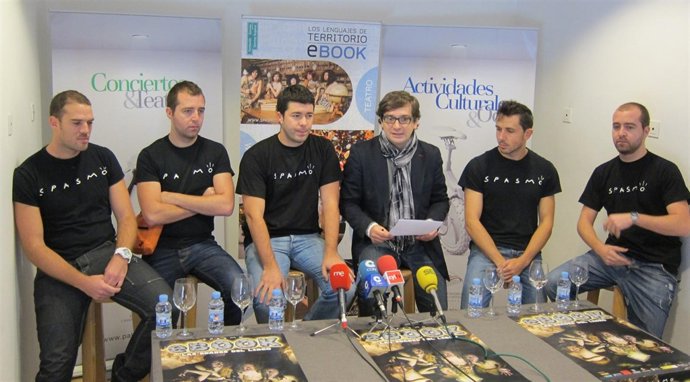 La compañía Spasmo en la presentación de un espectáculo 