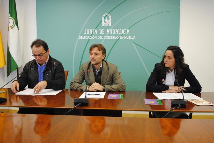 José Fiscal, junto a Rebeca Martín y Francisco Camacho.