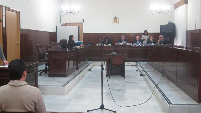 Juicio de presunto proxeneta en Huelva.