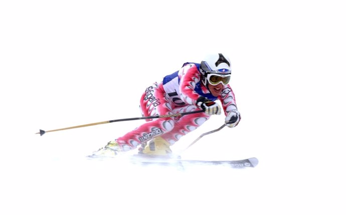El esquiador español Jon Santacana