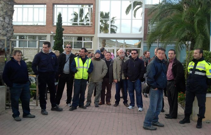 Concentración de trabajadores del puerto de Alicante