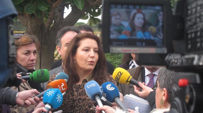 La delegada del Gobierno en Andalucía, Carmen Crespo, en Lucena (Huelva).