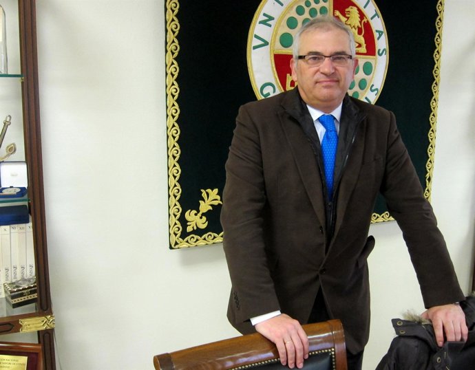 El rector de la Universidad de Jaén, Manuel Parras Rosa.