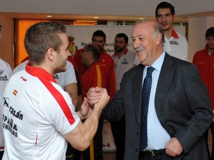 Del Bosque Víctor Tomás visita selección balonmano Mundial