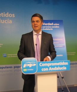 El portavoz parlamentario del PP-A, Carlos Rojas, hoy en rueda de prensa