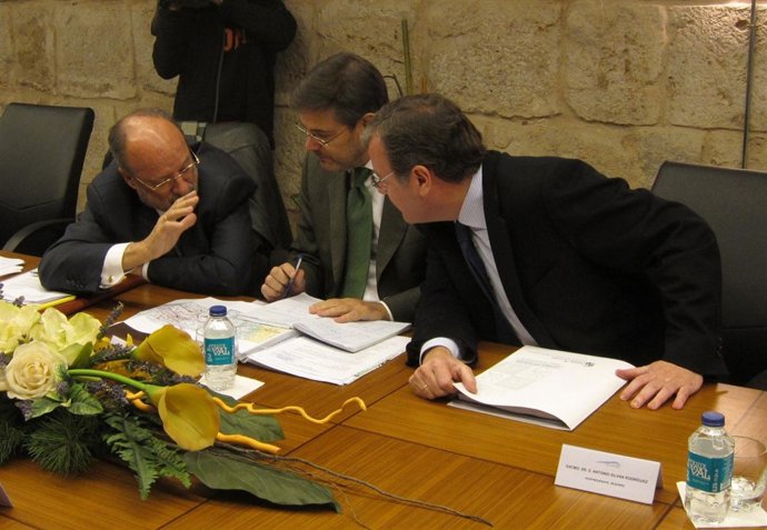 Francisco Javier León de la Riva, Rafael Catalá y Antonio Silván