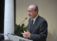 De la Torre reconoce que "no es adecuado" haber incluido en el expediente de Emasa imágenes con frases jocosas