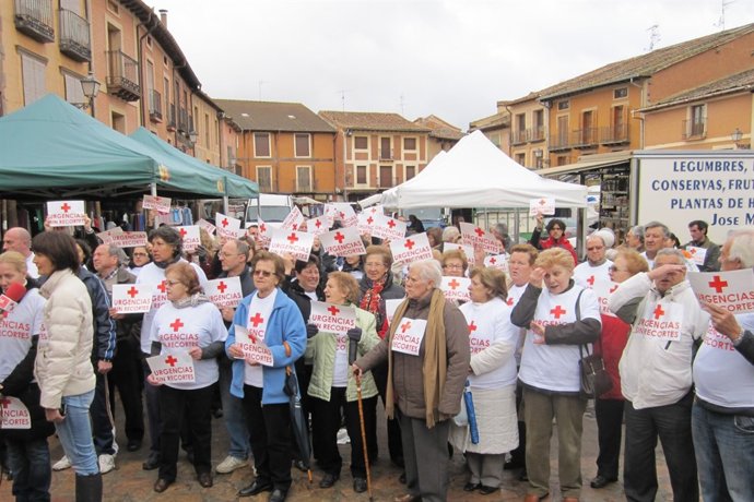 Afectados por el cierre de urgencias, en una protesta en Ayllón
