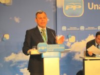 Sanz (PP-A) ve "imposible" el 'pacto por Andalucía' si el PSOE "no abandona la confrontación" y "no implica a alcaldes"