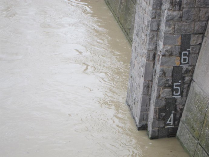 El Ebro, a su paso por Zaragoza, superaba los 3 metros de altura